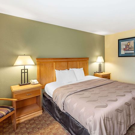 Rodeway Inn South Hutchinson Eksteriør billede