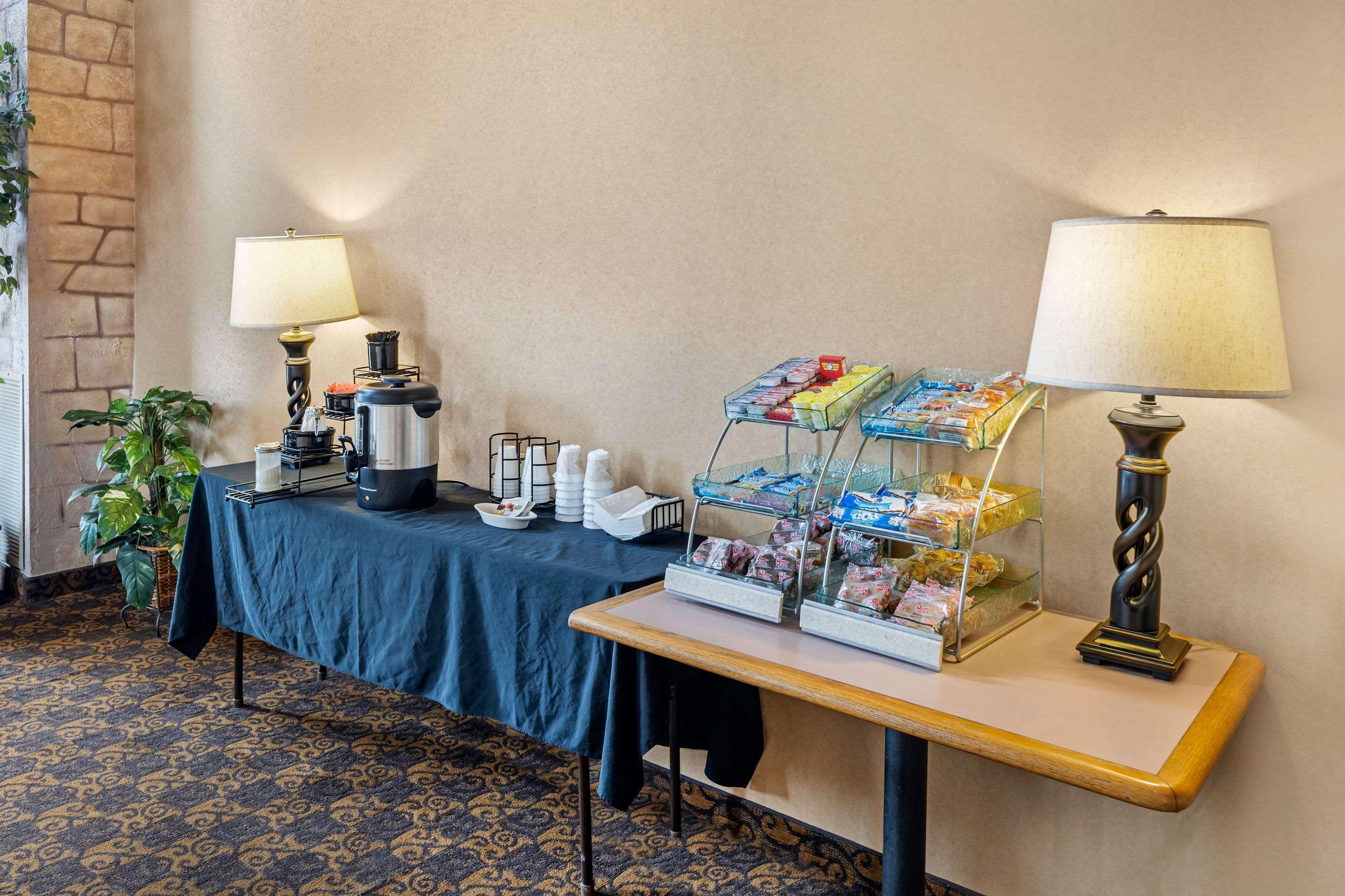 Rodeway Inn South Hutchinson Eksteriør billede