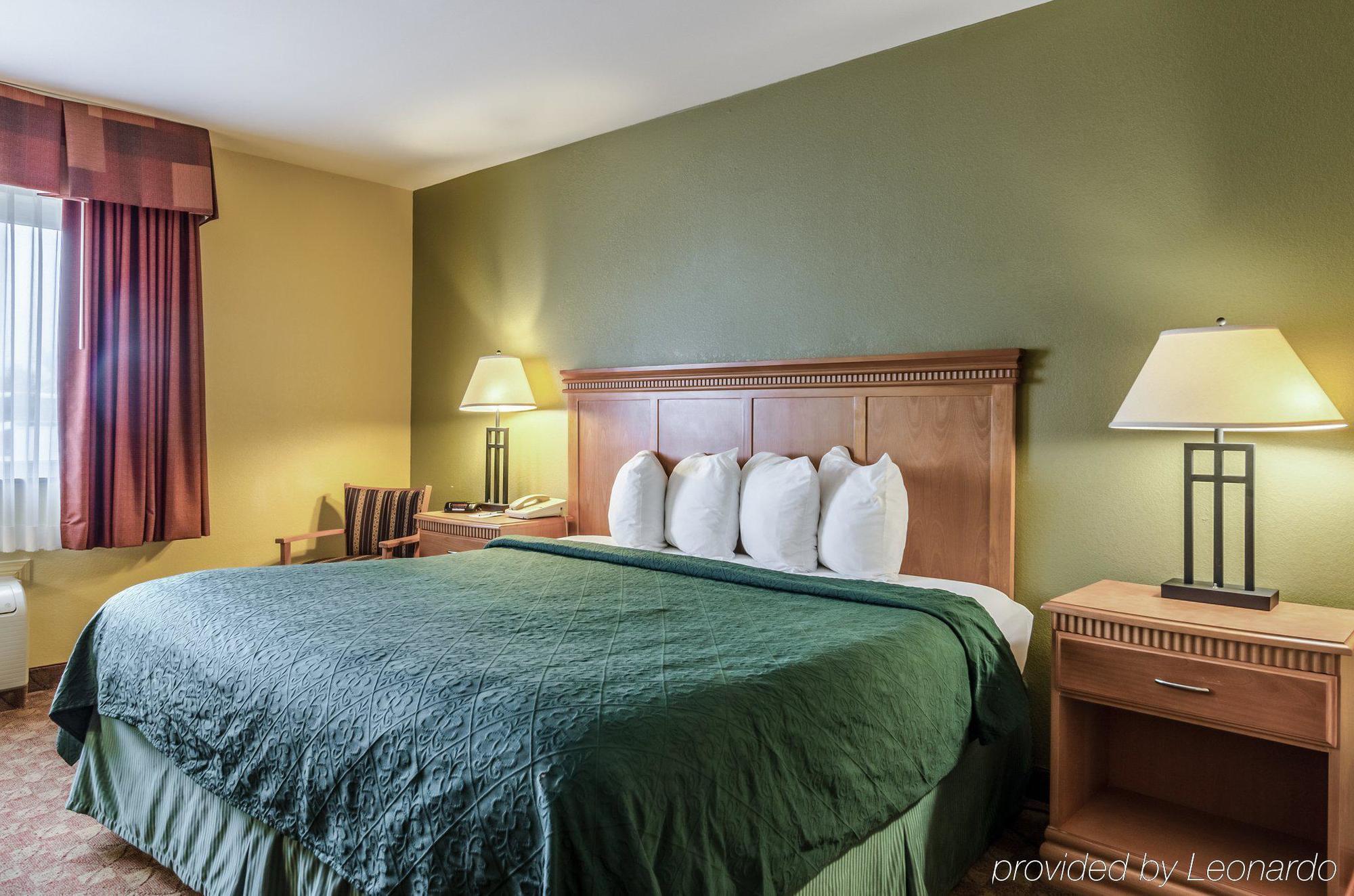 Rodeway Inn South Hutchinson Eksteriør billede