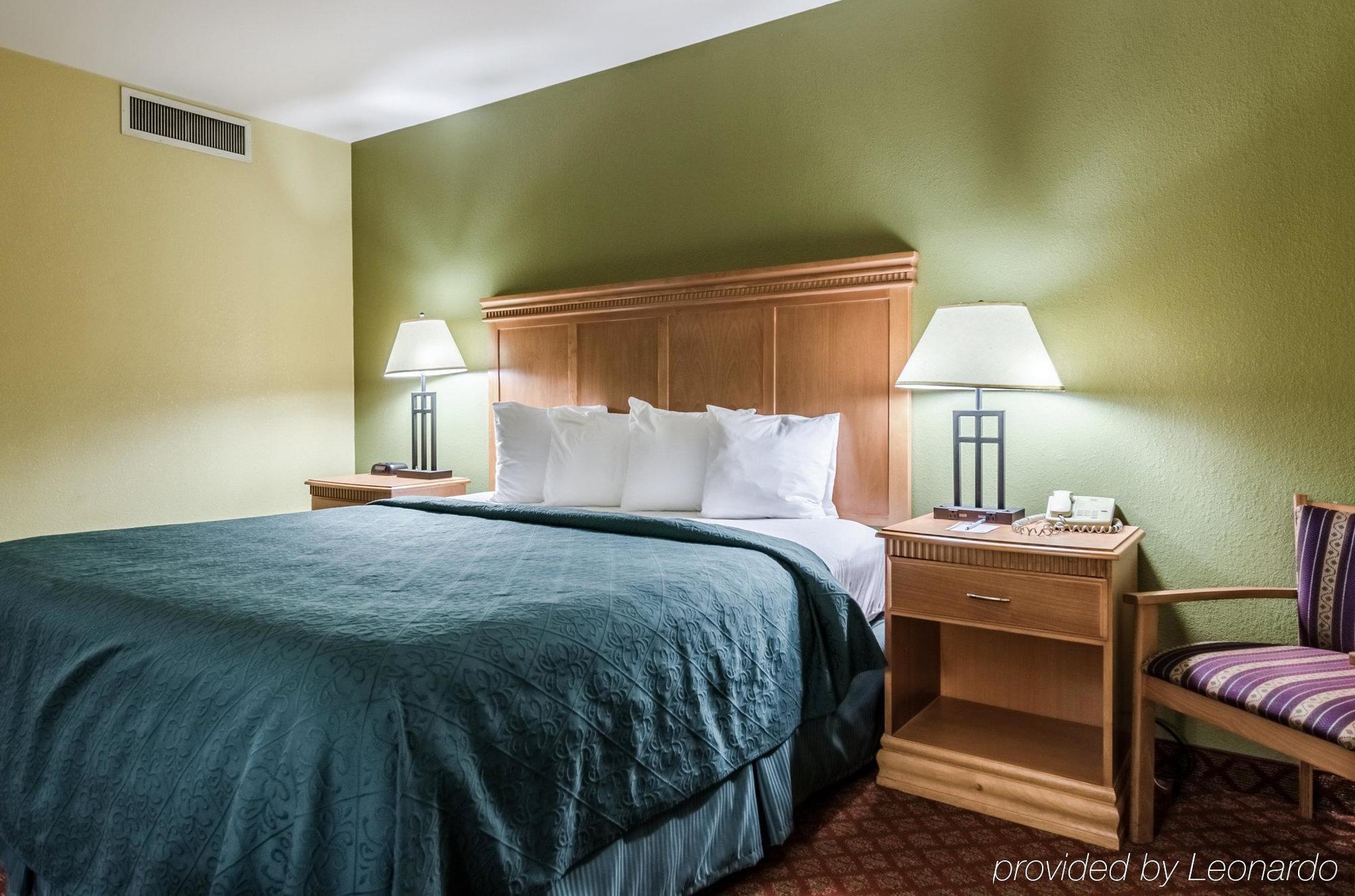 Rodeway Inn South Hutchinson Eksteriør billede