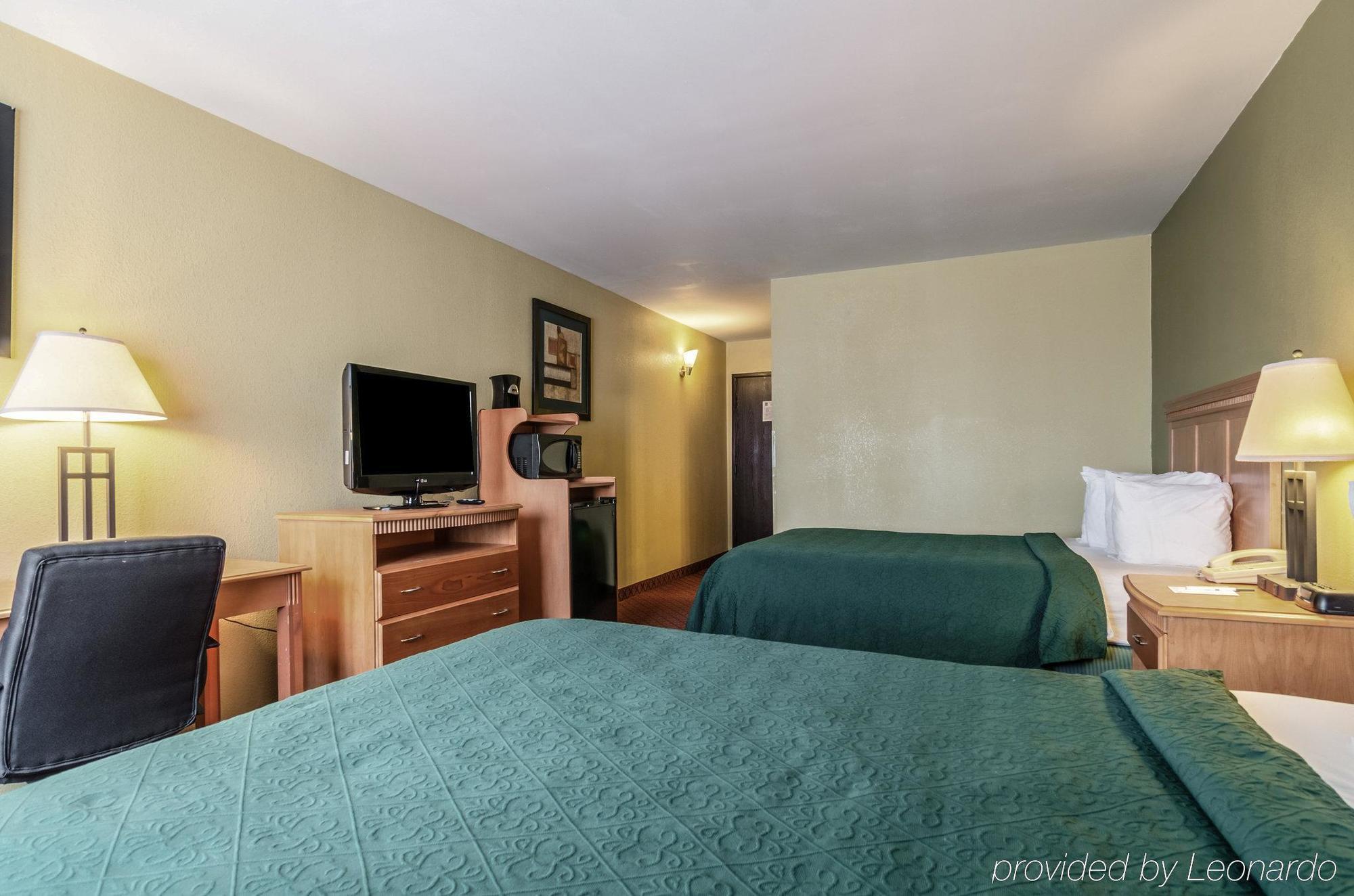 Rodeway Inn South Hutchinson Eksteriør billede
