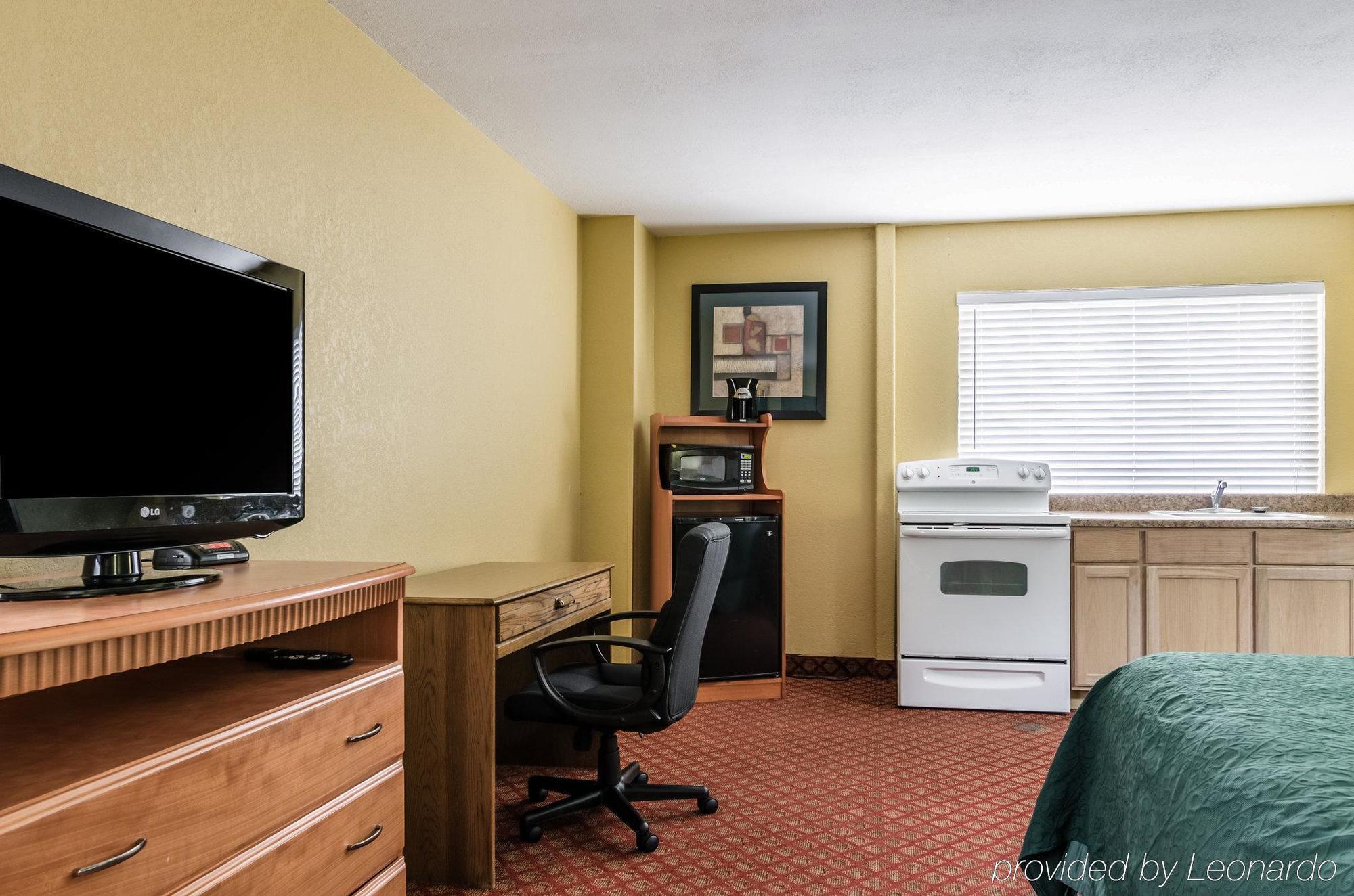 Rodeway Inn South Hutchinson Eksteriør billede