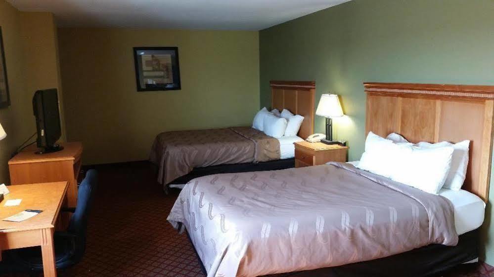 Rodeway Inn South Hutchinson Eksteriør billede